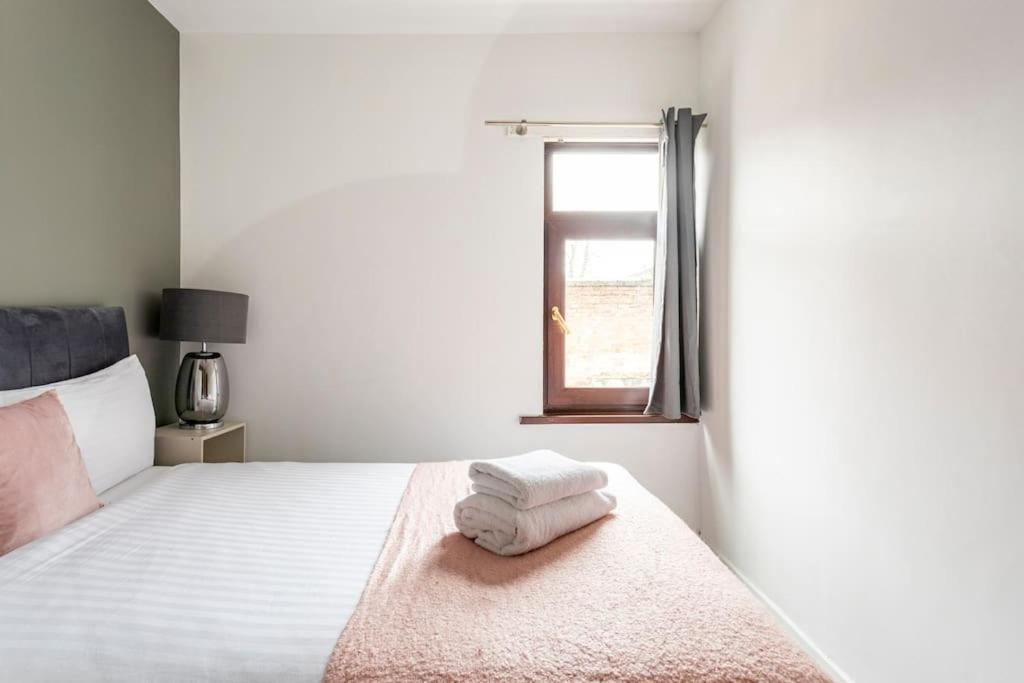 Central Belfast Town House Екстер'єр фото