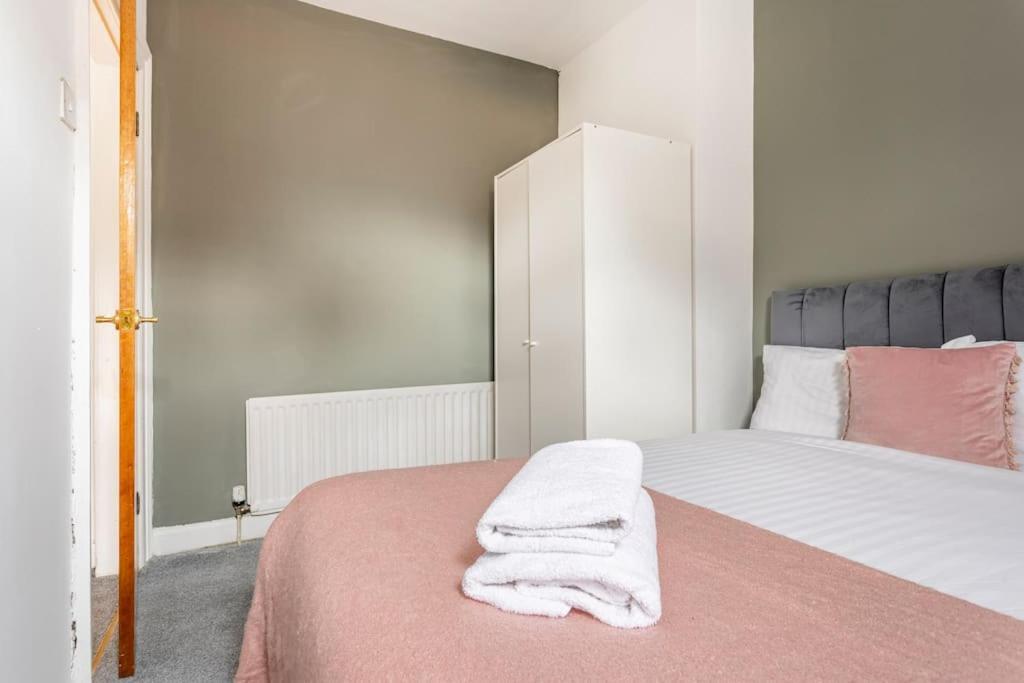 Central Belfast Town House Екстер'єр фото