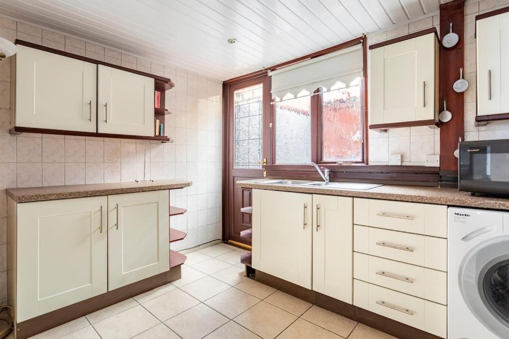Central Belfast Town House Екстер'єр фото