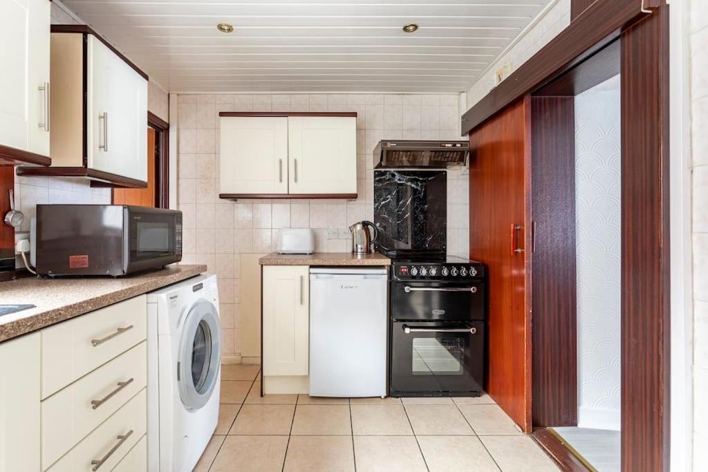 Central Belfast Town House Екстер'єр фото