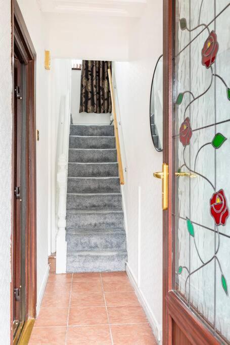 Central Belfast Town House Екстер'єр фото